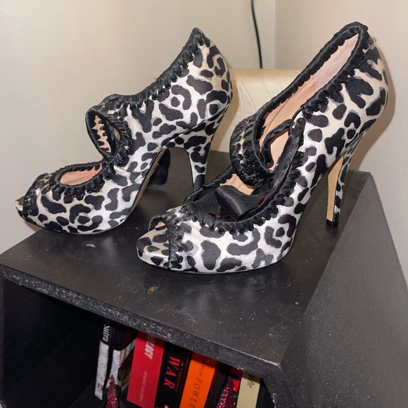 Betsey Johnson Leopard Print side tie, peep toe heels - Picture 4 of 5